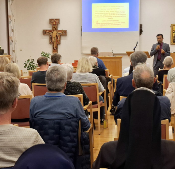 Als Vordenker im Technologiefeld und Mensch zwischen Kulturen begeisterte Professor Rahman Jamal am 28. September 2026 sein Publikum im Geistlichen Zentrum Franziskus.
